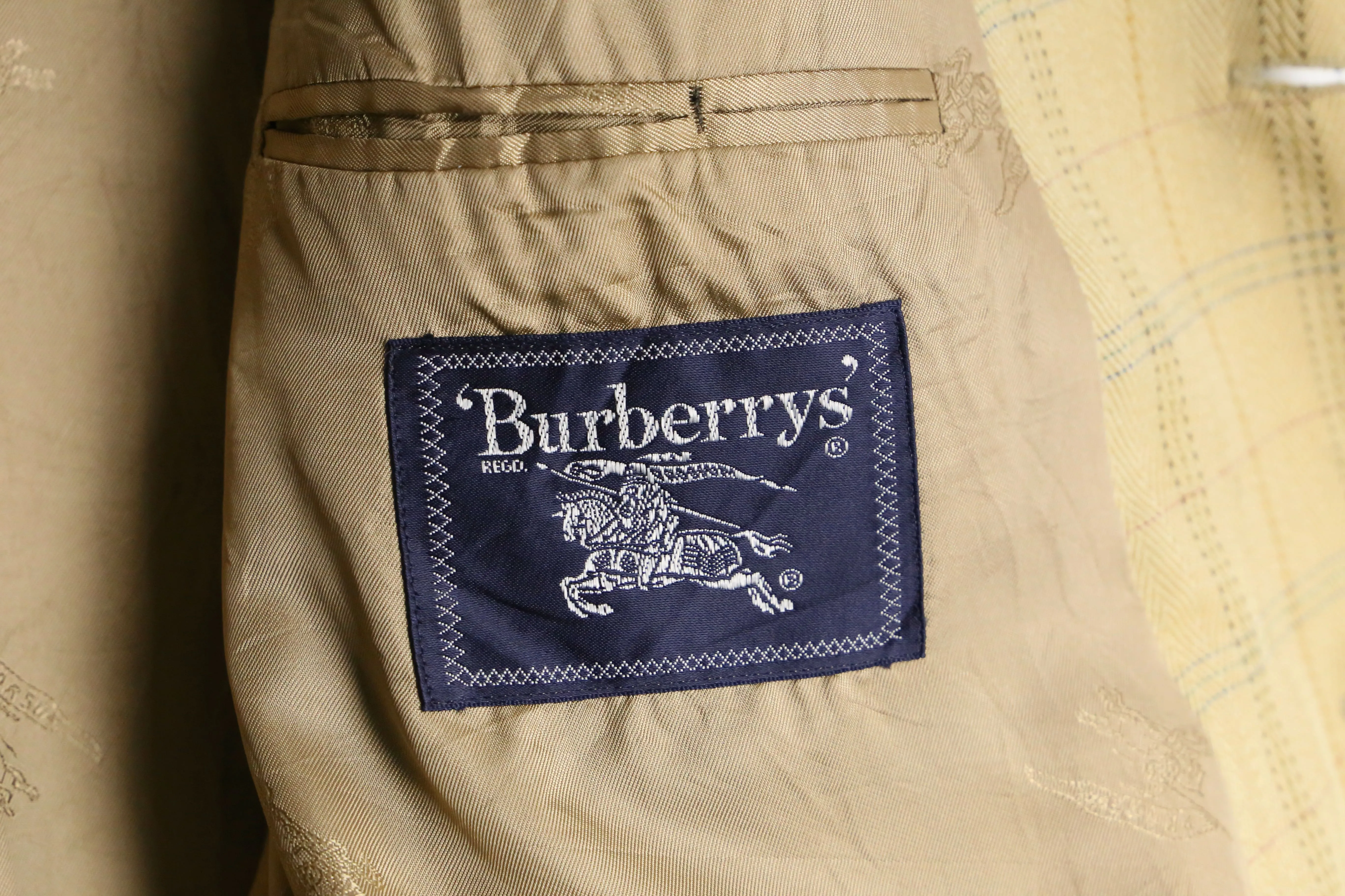 “Burberry’s” yellow beige check 3B single tailored jacket