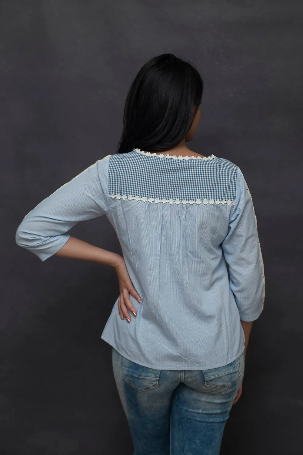 Round neck striped top