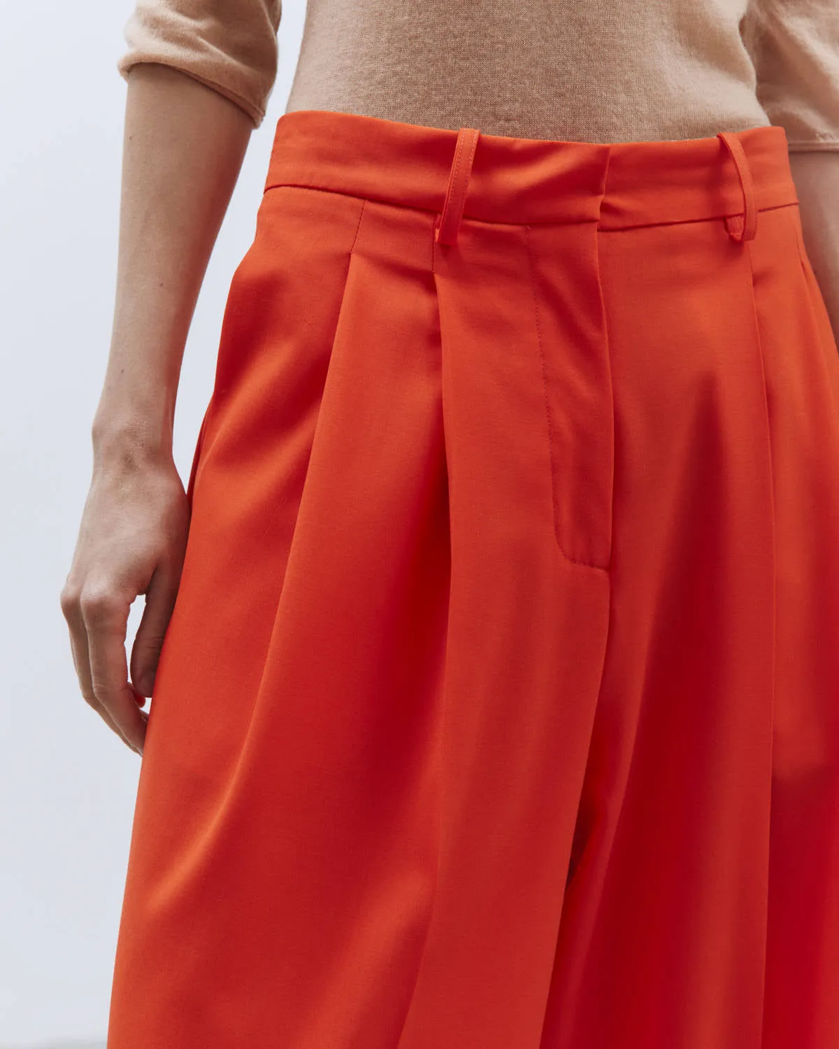 TROUSERS WITH PLEATS