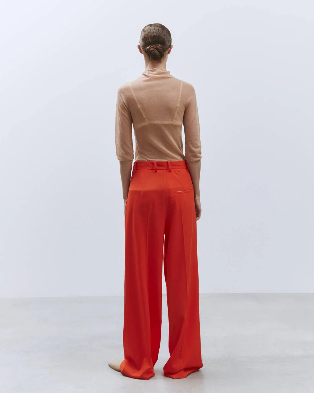 TROUSERS WITH PLEATS